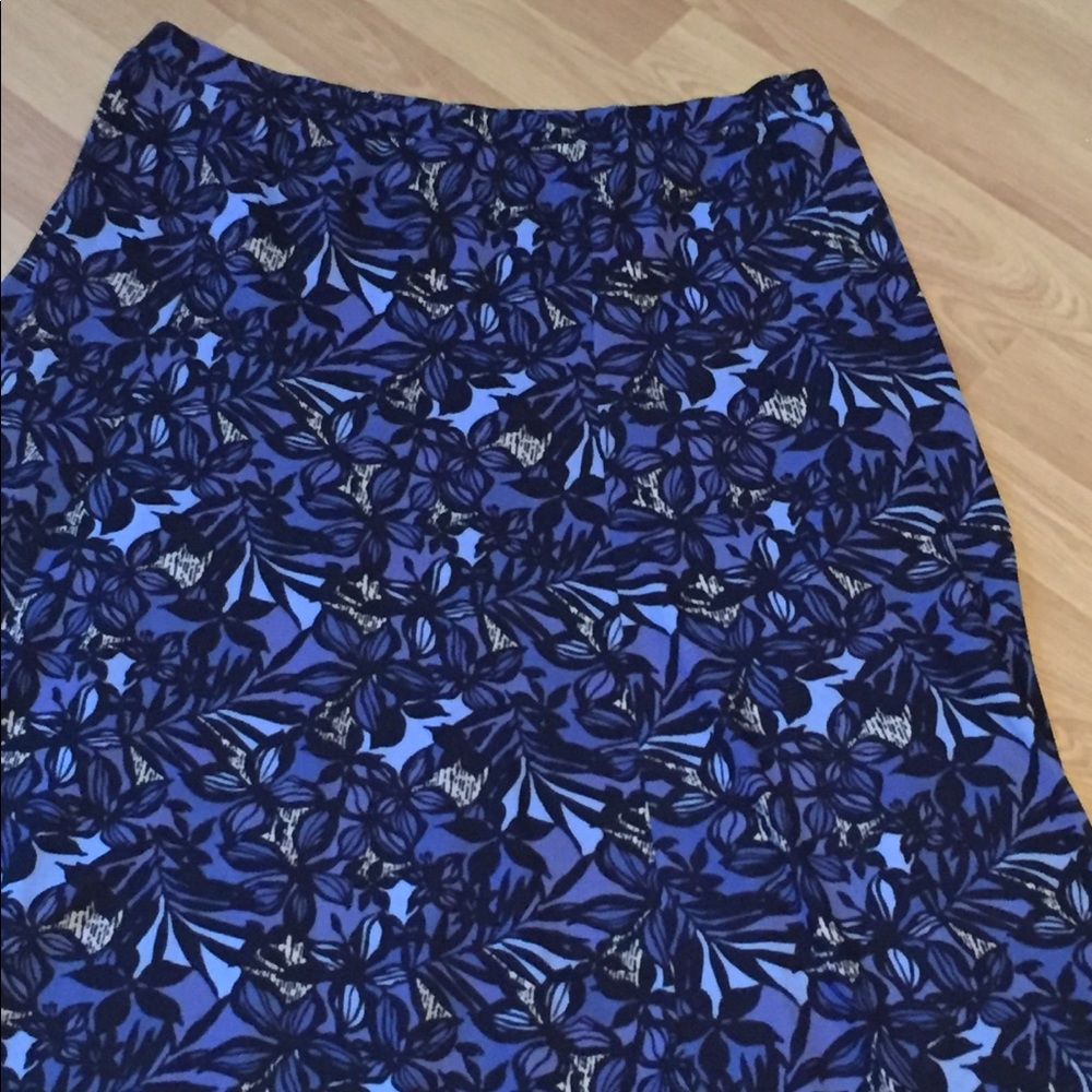 Sag Harbor Loose Fitting Skirt L